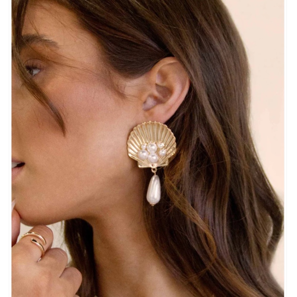 SEASHELL PEARL DROP 18K GOLD PLATED EARRINGS